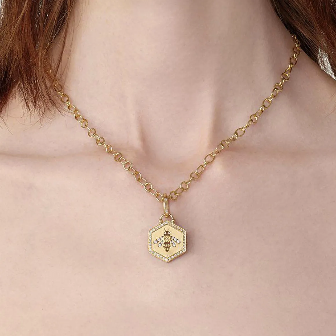 18K CUTOUT BEE PENDANT